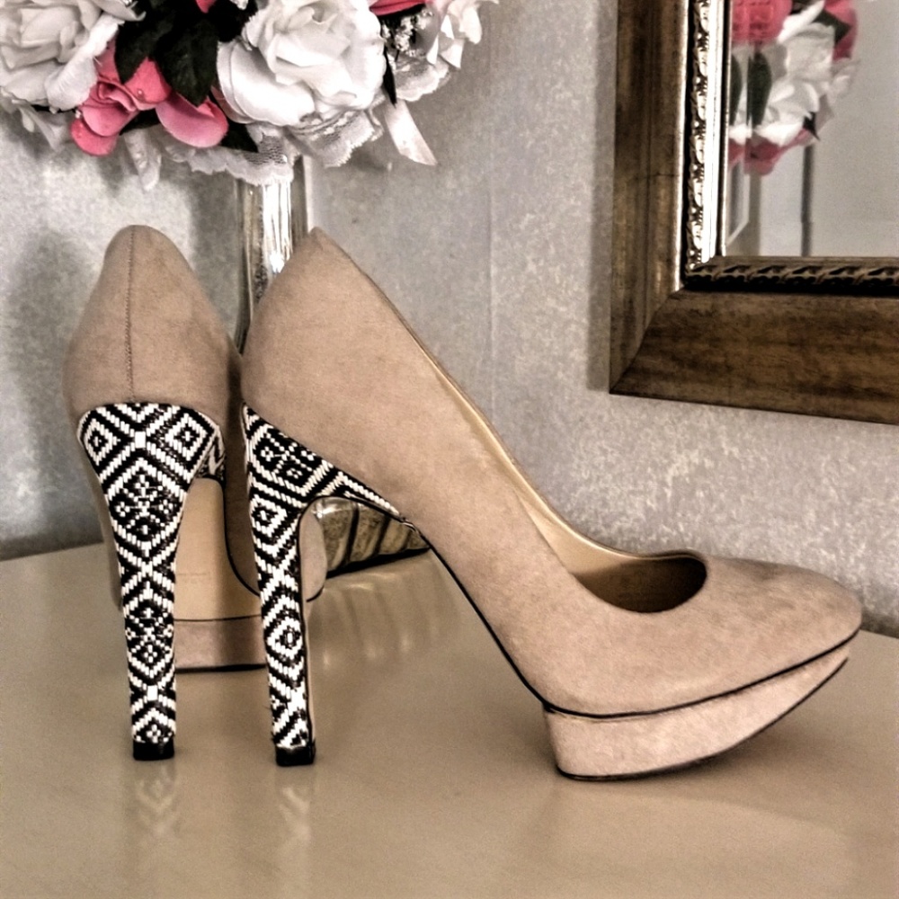 Zara Nude Patterned Heels Size 6